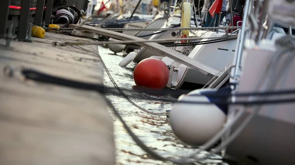 Stacheln Der Geparkten Segelboote Der Marine — Stockfoto