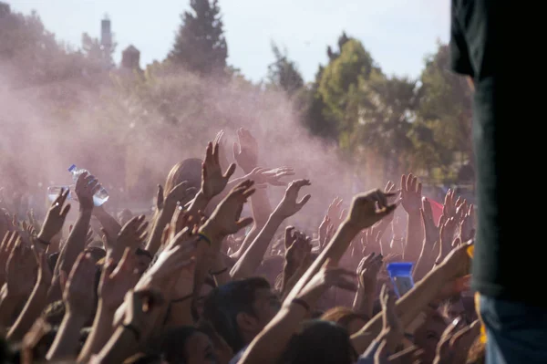 Izmir Törökország 2017 Október Zsúfolt Emberek Színes Por Festék Fesztivál — Stock Fotó