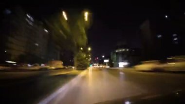 Altyapısı'nı başlatma, farları açma, trafik katılma ve gece trafik zaman atlamalı görüntüleri hedefe gözden kaybolmak.