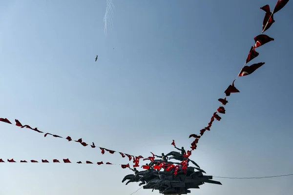 Izmir Turcja Września 2018 Republikański Drzewa Flagami Osób Samotnie Turk — Zdjęcie stockowe