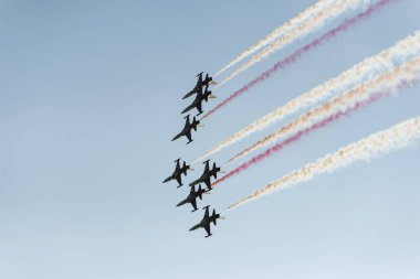 Izmir, Türkiye - 9 Eylül 2018. Solo Turk bir Air Show üzerinde Izmir gökyüzü bağımsızlık Izmir gününde gerçekleştirir.