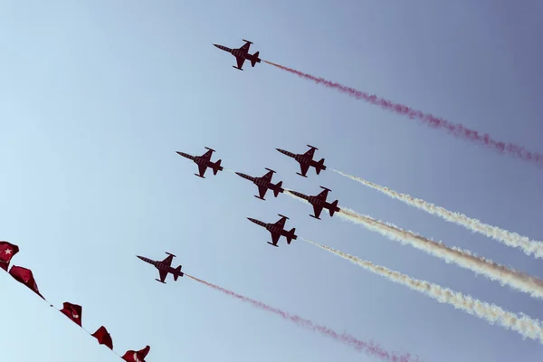 イズミル トルコ 2018 一人のトルコ人を実行する航空ショー イズミル上空独立イズミルの日 — ストック写真