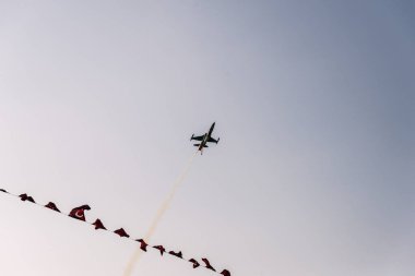 Izmir, Türkiye - 9 Eylül 2018. Solo Turk bir Air Show üzerinde Izmir gökyüzü bağımsızlık Izmir gününde gerçekleştirir.