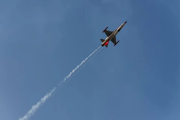 Izmir Turcja Września 2018 Turk Samotnie Wykonuje Air Show Nad — Zdjęcie stockowe