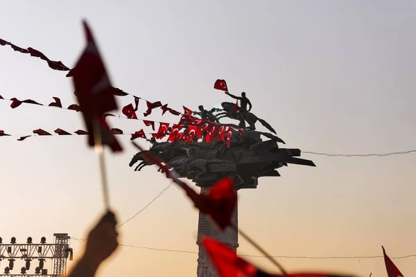 Ізмір Туреччина Вересня 2018 Республіканська Дерево Прапори Людей Сольним Turk — стокове фото