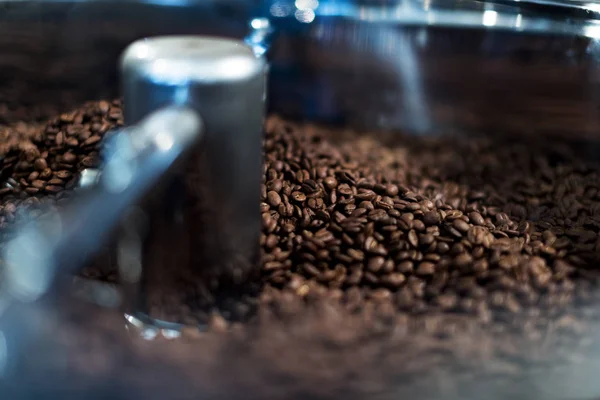 Kaffeebohnen Röstmaschine Bohnen Mischen Sich Nahaufnahme — Stockfoto