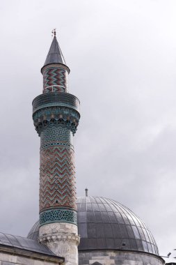 Kubbe ve Minare Cami çinileri ile.