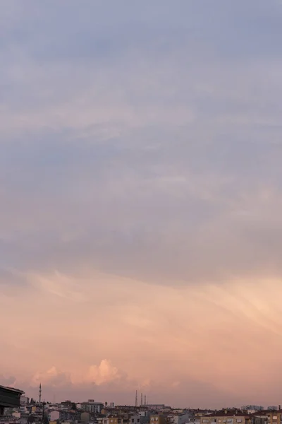 Облачно Голубое Небо Вечером — стоковое фото