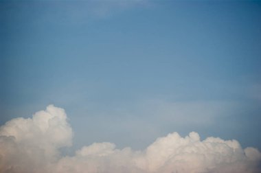 Kümülüs türü bulutlar bakış.