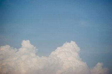 Kümülüs türü bulutlar bakış.