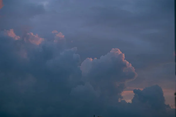 Cumulus Type Clouds Sunset Warm Colors — Stock Photo, Image