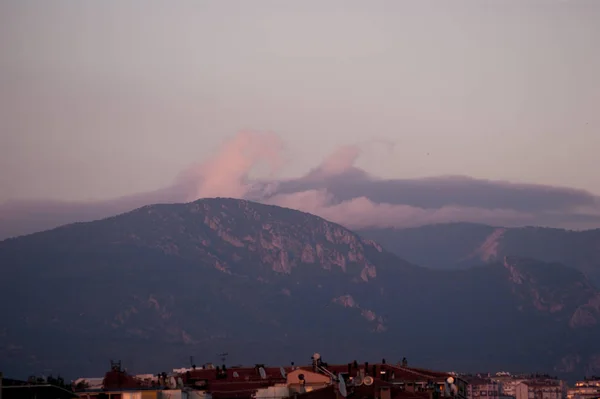 Хмари Над Горами Заході Сонця — стокове фото