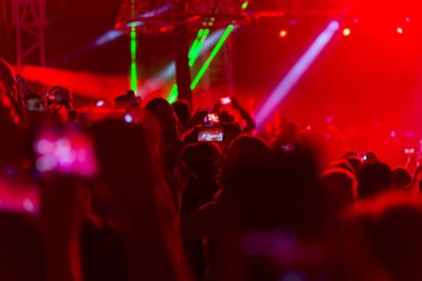 Izmir, Türkiye - 29 Ekim 2018: Türkiye ve Izmir Türkiye'de Cumhuriyet Meydanı Cumhuriyet Bayramı. Mazhar Fuat Özkan ücretsiz konser kalabalık insanlar