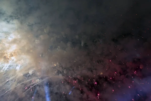 Fogos Artifício Coloridos Show Com Fumaça Noite — Fotografia de Stock