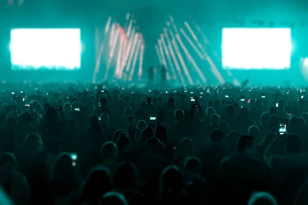 Concert Veld Drukke Mensen Podium Verlichting — Stockfoto