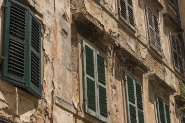 Windows, bir bina Korfu Adası Yunanistan.