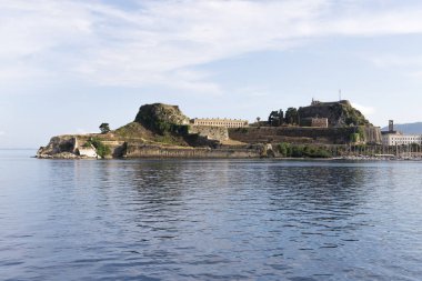 Korfu Adası Yunanistan yataydan deniz.