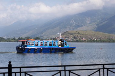 Yanya, Yunanistan - 17 Haziran 2018. Yanya Yunanistan denize mavi vapur.
