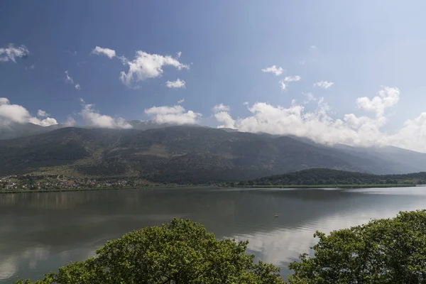 Montañas Yanya Grecia Con Cielo Nublado Lago Ioannina — Foto de Stock