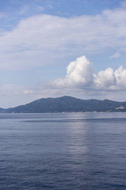 Korfu Adası Yunanistan ve bulutlar ele panoramik çekim.