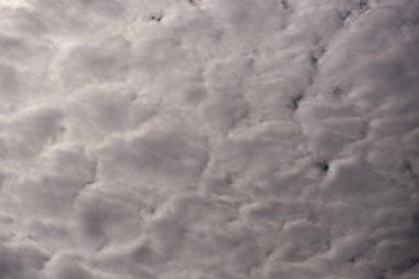 Stratus bulutlar gökyüzü arka plan kapsamında.