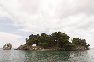 Parga, Yunanistan-15 Haziran 2018. Parga Yunanistan 'da adada Rumlarının Kilisesi.