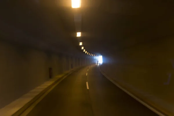 希腊一条暴露时间稍长的隧道的照片 — 图库照片