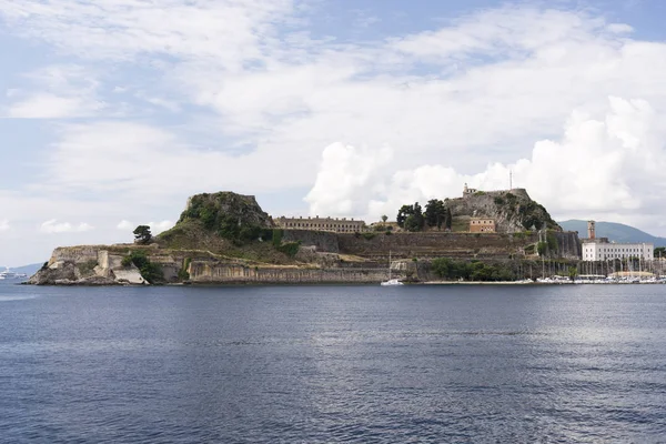 Korfu Adası Yunanistan yataydan deniz.