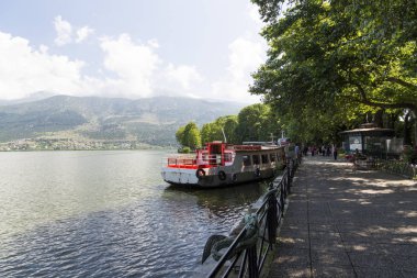 Yanya, Yunanistan-17 Haziran 2018. Yanya Gölü manzara görünümü.
