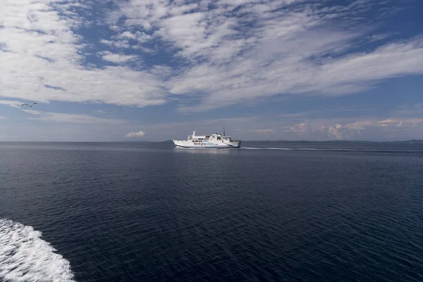 Parga Grécia Junho 2018 Barco Vapor Sobre Mar Que Transporta — Fotografia de Stock