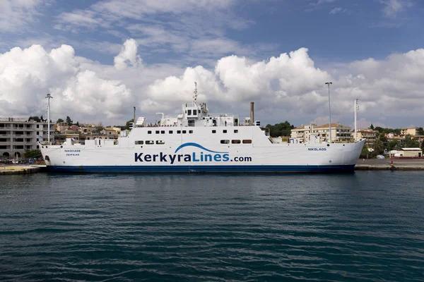 Corfu Grécia Junho 2018 Barco Vapor Sobre Mar Que Transporta — Fotografia de Stock