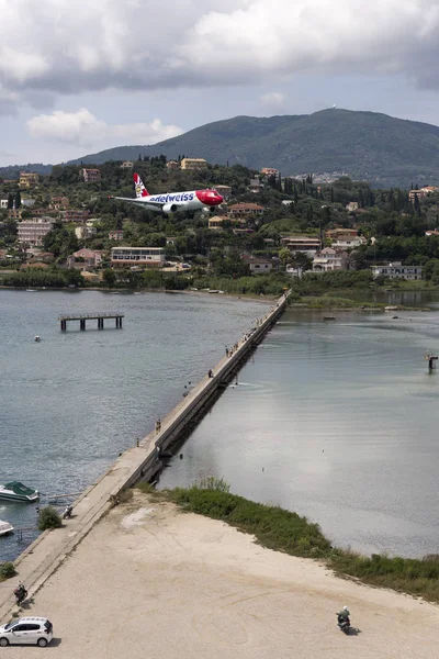 Corfu Griekenland Juni 2018 Passagiersvliegtuig Landing Het Eiland Corfu Luchthaven — Stockfoto