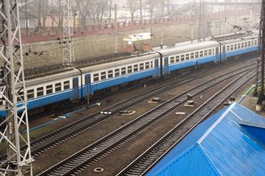 Kharkiv, Ukrayna-Aralık 31, 2017 sisli günde Kharkiv Demiryolları.