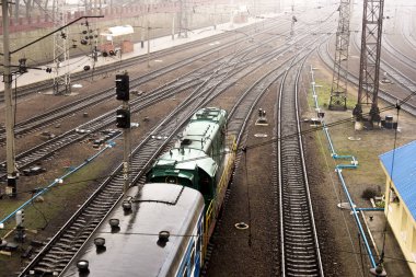 Kharkiv, Ukrayna-Aralık 31, 2017 sisli günde Kharkiv Demiryolları.