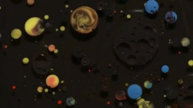 Akan arka plan soyut renkli akrilik boya. Renk kabarcıklar gibi gezegenler.