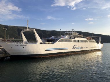 Parga, Yunanistan - 15 Haziran 2018. 2 şekilde feribotlar Parga Yunanistan'da feribot.