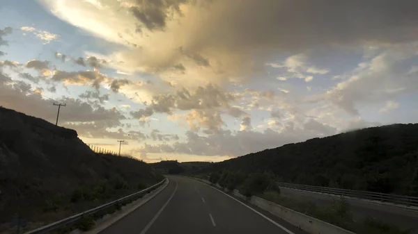 Vista Sulla Strada Sera Con Alcune Nuvole — Foto Stock