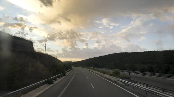 Vista Sulla Strada Sera Con Alcune Nuvole — Foto Stock