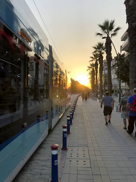 Izmir Turquía Julio 2018 Izmir Tranvía Bostanli Izmir Atardecer — Foto de Stock