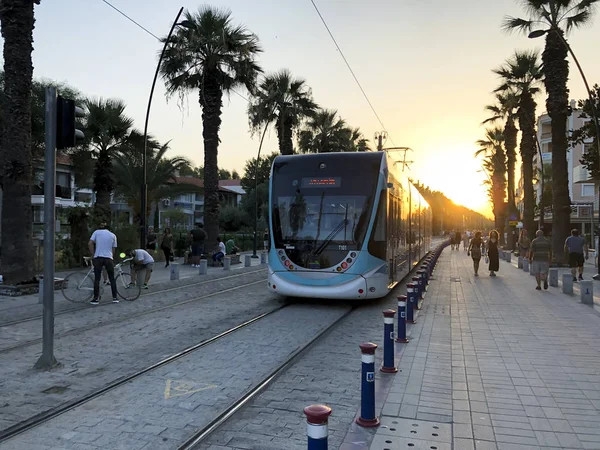 Izmir Turquía Julio 2018 Izmir Tranvía Bostanli Izmir Atardecer — Foto de Stock