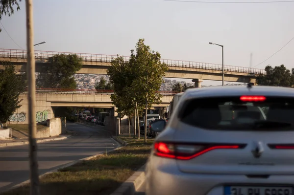 Izmir Turquía Agosto 2018 Puente Del Metro Atasco Tráfico Sin — Foto de Stock