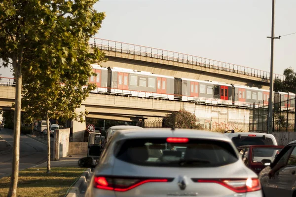 Izmir Türkiye Ağustos 2018 Metro Köprüsü Trafik Sıkışıklığı Akşamları Metro — Stok fotoğraf