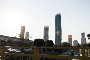 Izmir, Türkiye-8 Ağustos 2018; Mistral ve Ege Perla kuleleri 2. Sanayi Region Izmir Türkiye.