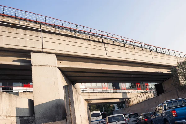 Izmir Turkey August 2018 Metro Bridge Traffic Jam Train Metro — Stock Photo, Image