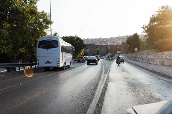 Zmir Türkiye Ağustos 2018 Yeşildere Caddesi Nde Vezirsuyu Tarihi Kemeri — Stok fotoğraf