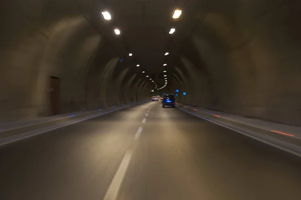 Dlouhá Expozice Tunel Izmir Konak Turecko Světly Rozostlanými Automobily Značkami — Stock fotografie