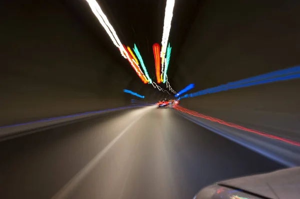 Fahren Tunnel Langzeitbelichtung Foto Mit Wackeligen Lichtern — Stockfoto
