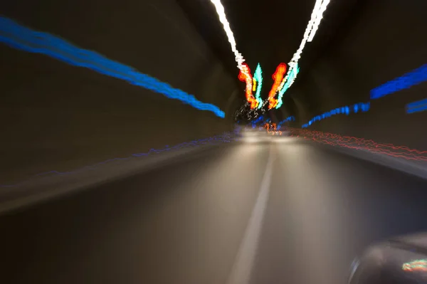 Fahren Tunnel Langzeitbelichtung Foto Mit Wackeligen Lichtern — Stockfoto