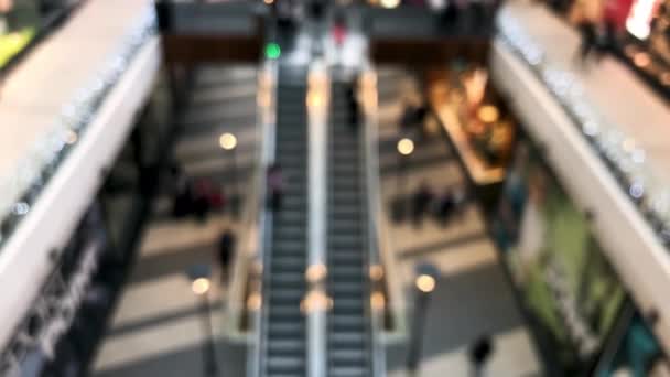 Centro Comercial Desenfocado Escaleras Mecánicas Gente Desenfocada Caminando — Vídeos de Stock
