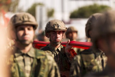 Amfitbiya denizci Çavuş portresi. R askeri yürüyüş üzerinde